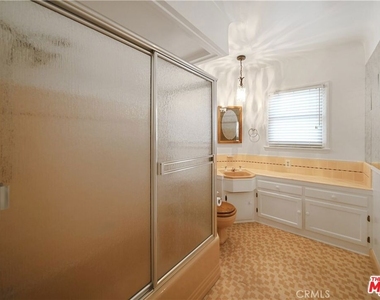 8029 Airlane Avenue - Photo Thumbnail 10