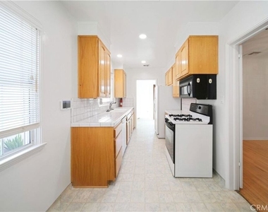8029 Airlane Avenue - Photo Thumbnail 9