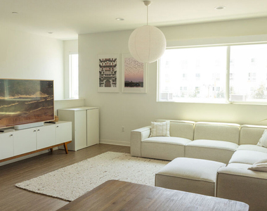 1557 Verbena Way - Photo Thumbnail 12
