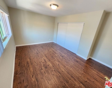 7925 Vineland Avenue - Photo Thumbnail 19