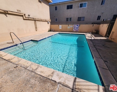 7925 Vineland Avenue - Photo Thumbnail 30