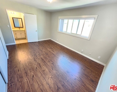 7925 Vineland Avenue - Photo Thumbnail 21