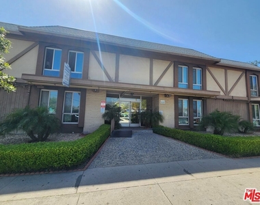 7925 Vineland Avenue - Photo Thumbnail 32