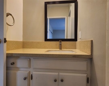 7925 Vineland Avenue - Photo Thumbnail 16