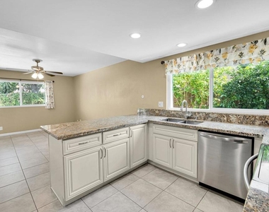 853 Hale Ct - Photo Thumbnail 4