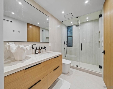 7376 Fay Ave - Photo Thumbnail 10