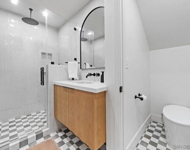 7372 Bishops Ln - Photo Thumbnail 3