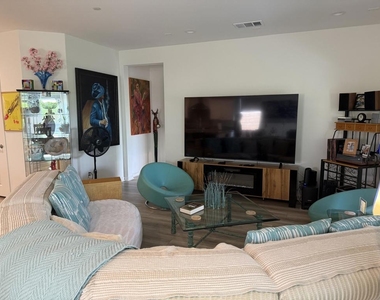 39797 Felicita Parkway - Photo Thumbnail 5