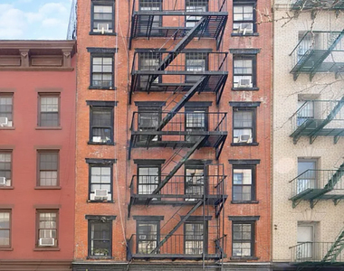 98 Christopher Street - Photo Thumbnail 5