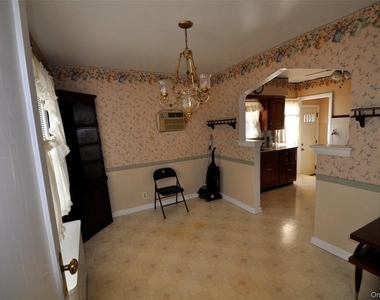 415 Lowell Avenue - Photo Thumbnail 2
