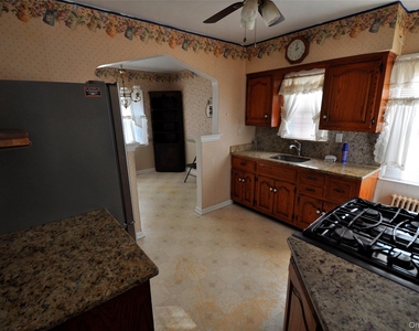415 Lowell Avenue - Photo Thumbnail 3