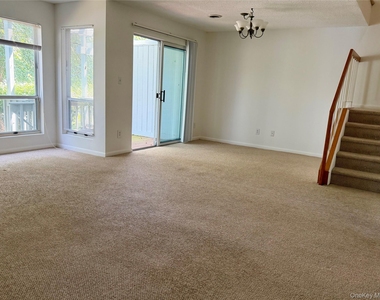 15 Pond Drive W - Photo Thumbnail 9