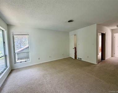 15 Pond Drive W - Photo Thumbnail 14