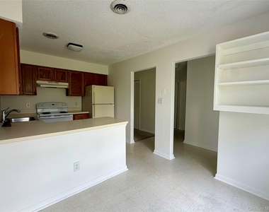 15 Pond Drive W - Photo Thumbnail 2