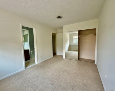 15 Pond Drive W - Photo Thumbnail 20