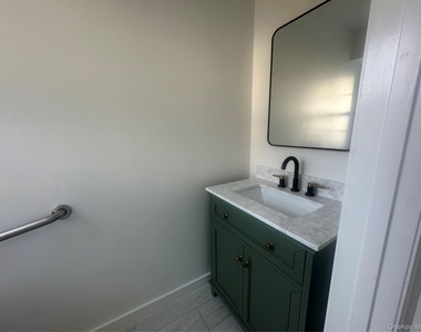 256 Quassaick Avenue - Photo Thumbnail 4