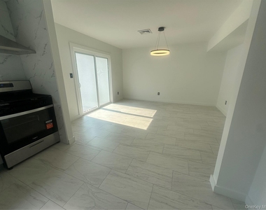 256 Quassaick Avenue - Photo Thumbnail 11