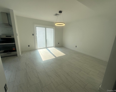 256 Quassaick Avenue - Photo Thumbnail 6