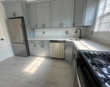 256 Quassaick Avenue - Photo Thumbnail 9