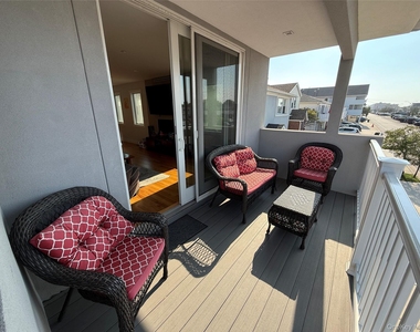 648 E Broadway - Photo Thumbnail 4