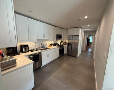 648 E Broadway - Photo Thumbnail 5