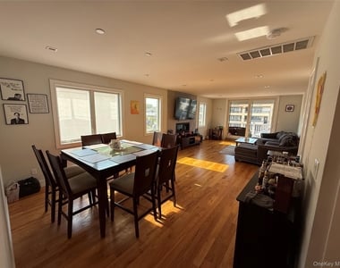 648 E Broadway - Photo Thumbnail 3