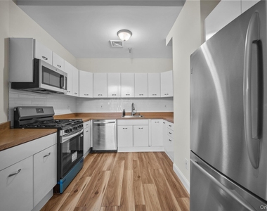 520 Ashford Avenue - Photo Thumbnail 13