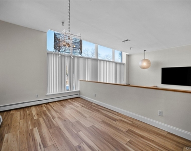 520 Ashford Avenue - Photo Thumbnail 9
