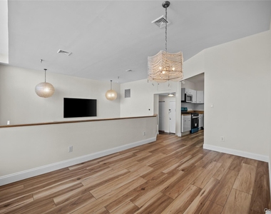 520 Ashford Avenue - Photo Thumbnail 10