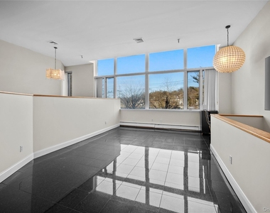520 Ashford Avenue - Photo Thumbnail 4