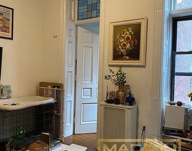 116 W 8th Street - Photo Thumbnail 3