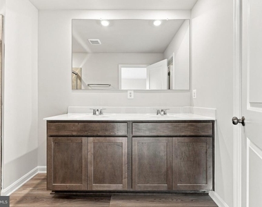 394 Seeback Dr - Photo Thumbnail 27