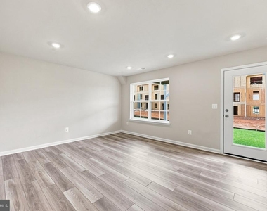 394 Seeback Dr - Photo Thumbnail 4