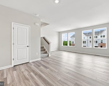 394 Seeback Dr - Photo Thumbnail 7