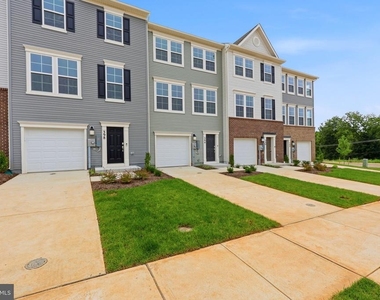 394 Seeback Dr - Photo Thumbnail 1