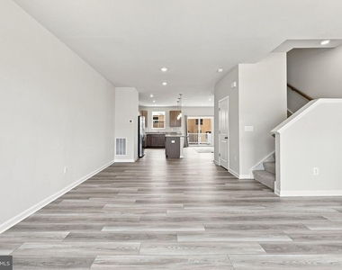 394 Seeback Dr - Photo Thumbnail 8