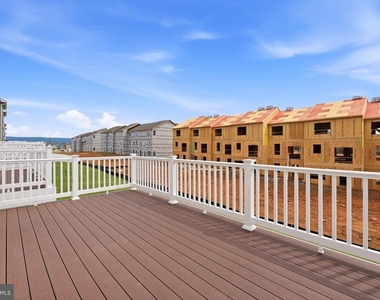 394 Seeback Dr - Photo Thumbnail 18