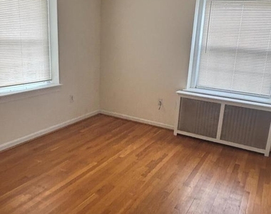 383 E. King St - Photo Thumbnail 7