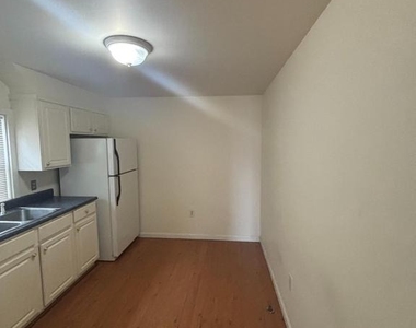 383 E. King St - Photo Thumbnail 9