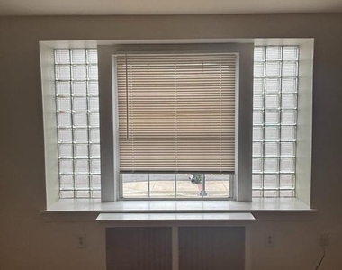 383 E. King St - Photo Thumbnail 4