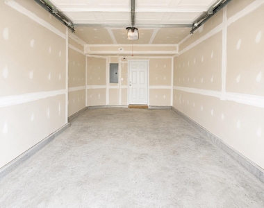 2585 Eastbourne Drive - Photo Thumbnail 15