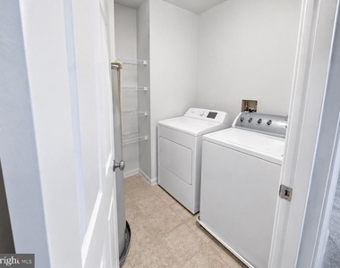 2585 Eastbourne Drive - Photo Thumbnail 24