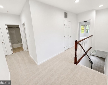 2585 Eastbourne Drive - Photo Thumbnail 17