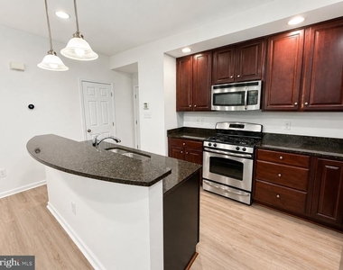 2585 Eastbourne Drive - Photo Thumbnail 11