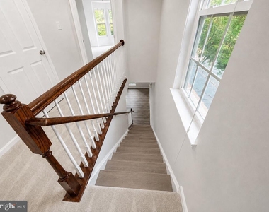 2585 Eastbourne Drive - Photo Thumbnail 16
