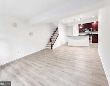 2585 Eastbourne Drive - Photo Thumbnail 9