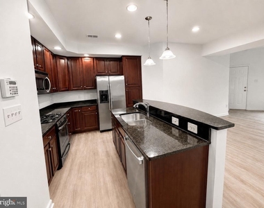 2585 Eastbourne Drive - Photo Thumbnail 14