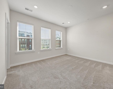 22812 Tawny Pine Square - Photo Thumbnail 31
