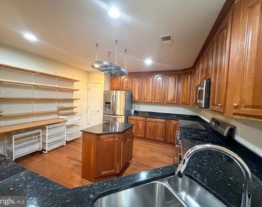 2905 Saintsbury Plz - Photo Thumbnail 4