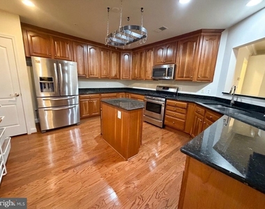 2905 Saintsbury Plz - Photo Thumbnail 6